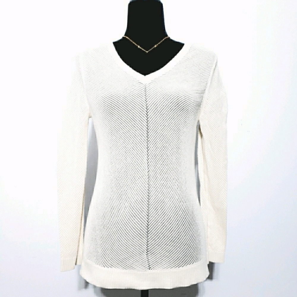 Banana Republic Cream Sweater V neck Size Medium - Picture 2 of 3
